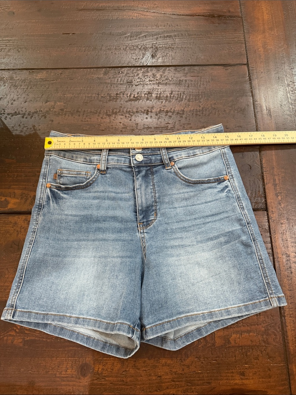 Judy Blue High Rise Sorbtek Denim Shorts Size Large Blue Medium Wash Stretch - Picture 8 of 13